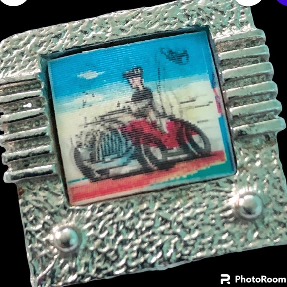 W&D NYC Jewelry - VINTAGE Television Car Racer Screen Pin Brooch Lenticular Vintage signed